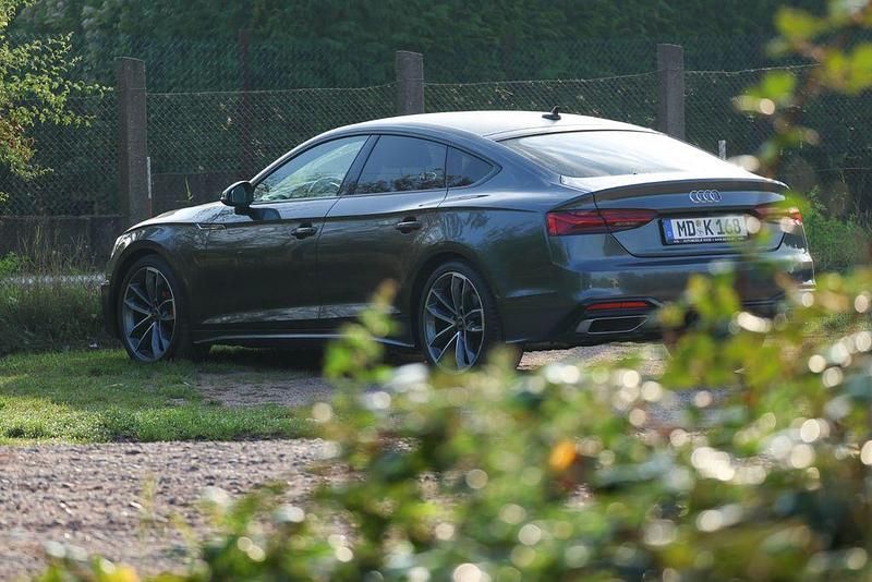 Gebraucht Audi A5 Sportback Sport 204 PS (150 kW) 2022 Silber Kleinwagen