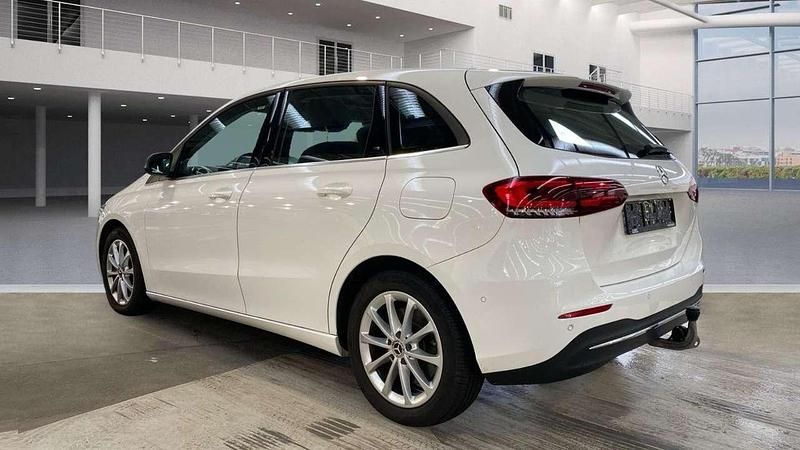 Gebraucht Mercedes E250 218 PS (160 kW) 2022 Weiß Limousine