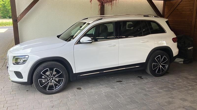 Weiß Gebraucht 2021 Mercedes GLB180 Progressive SUV | 28.400 € (Superpreis) - Bild 1/4