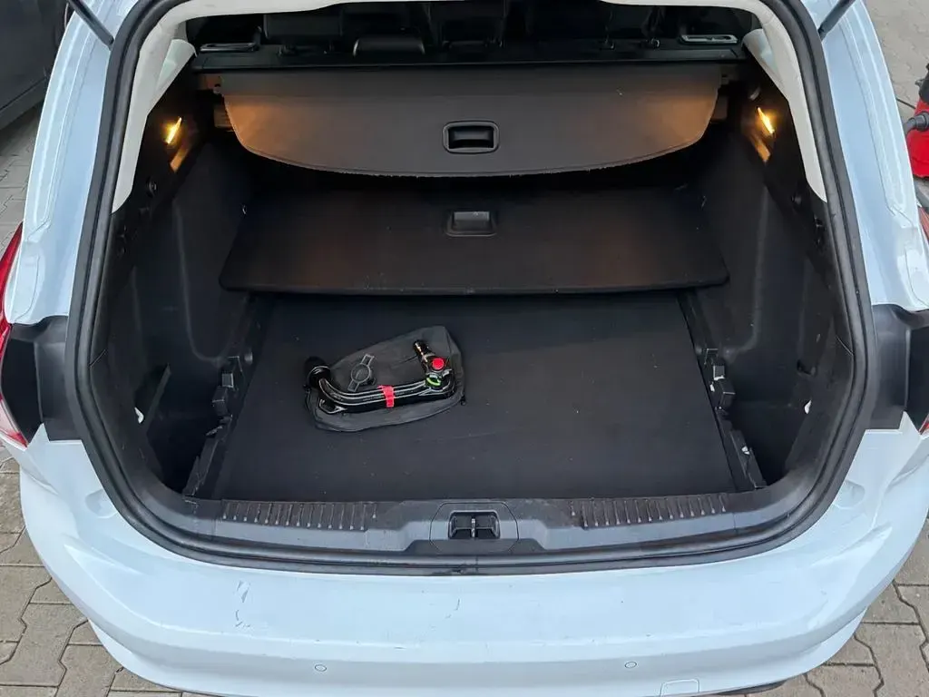 Gebraucht Ford Focus Cool & Connect 120 PS (88 kW) 2020 Weiß Limousine