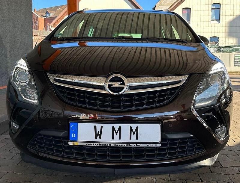 Gebraucht Opel Zafira Tourer Innovation 140 PS (102 kW) 2013 Braun Van / Kleinbus