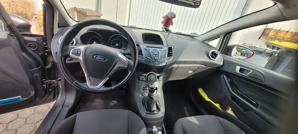 Gebraucht Ford Fiesta Trend 101 PS (74 kW) 2017 Schwarz Kleinwagen