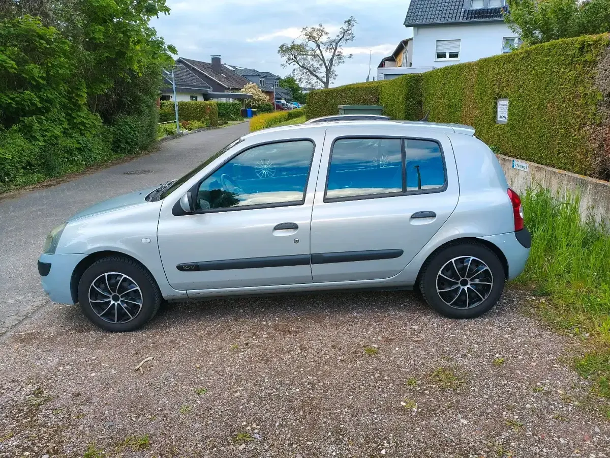 Używany Renault Clio II 75 KM (55 kW) 2004 Szary Hatchback