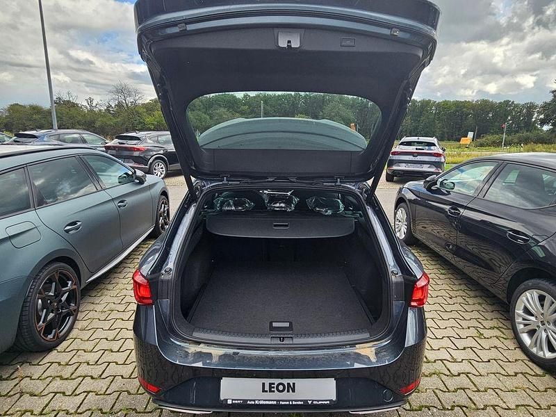 Gebraucht Seat Leon 4Drive 150 PS (110 kW) 2024 Grau Limousine