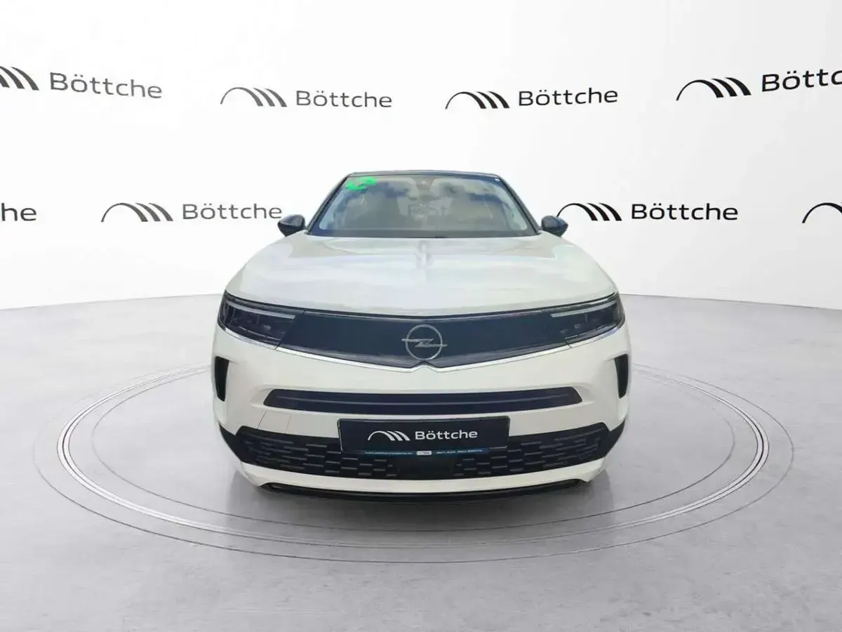 Gebraucht Opel Mokka-e Edition 100 kW (136 PS) 2021 Jade weiss/arktis weiss SUV