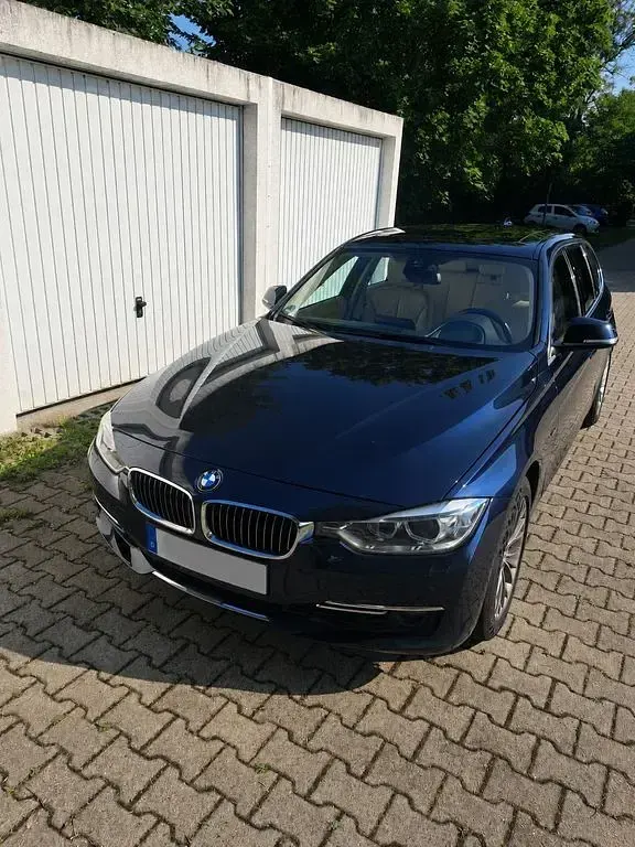 Gebraucht BMW 330 Luxury Line 258 PS (189 kW) 2013 Blau Kombi