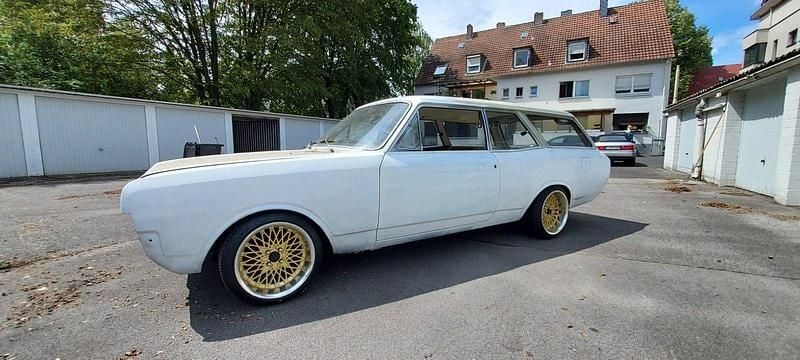 Weiß Gebraucht 1967 Opel Rekord Kombi | 7.999 € - Bild 1/4