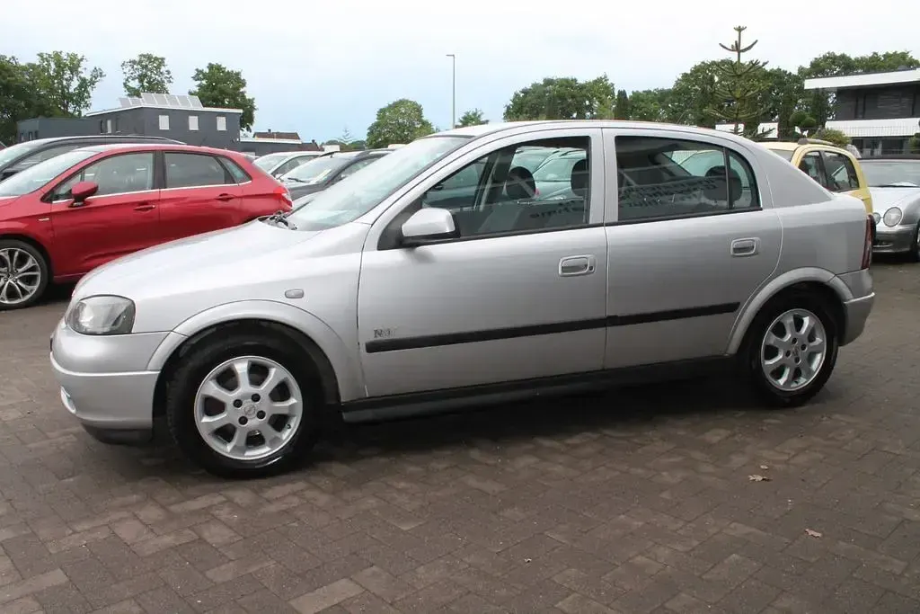 Gebraucht Opel Astra Njoy 84 PS (61 kW) 2003 Silber Limousine