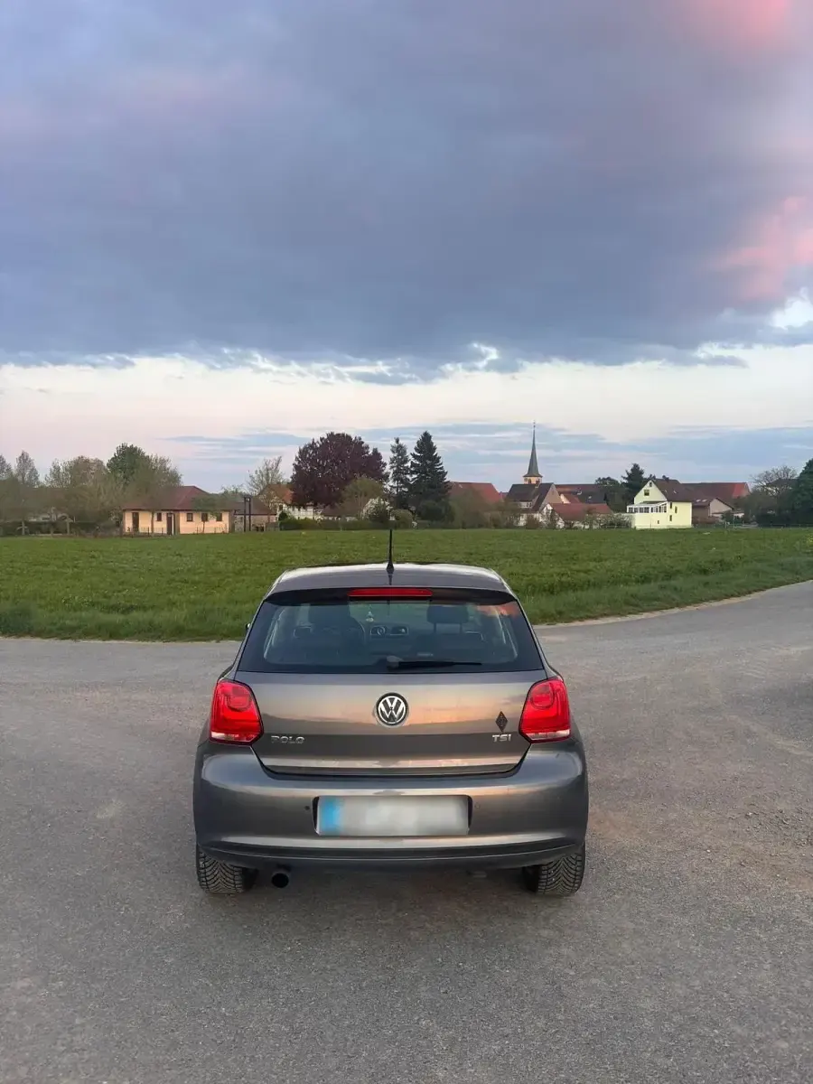 Gebraucht VW Polo 90 PS (66 kW) 2014 Grau Kleinwagen