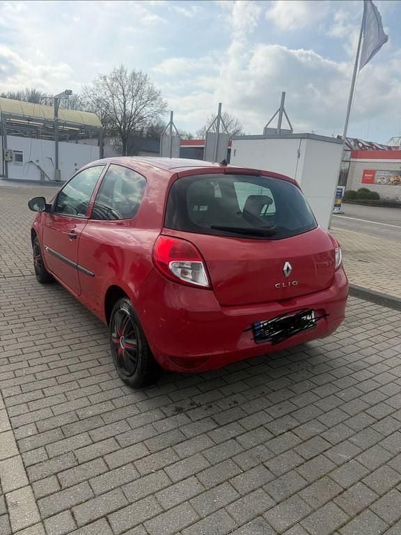 Gebraucht Renault Clio III Expression 75 PS (55 kW) 2009 Rot Kleinwagen