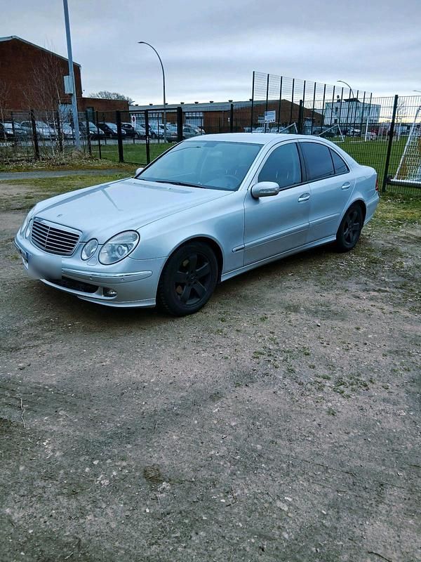 Gebraucht Mercedes E320 224 PS (164 kW) 2006 Silber Limousine