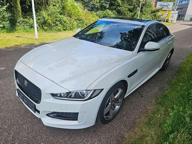 Weiß Gebraucht 2017 Jaguar XE R-Sport Limousine | 13.995 € (Guter Preis) - Bild 1/4