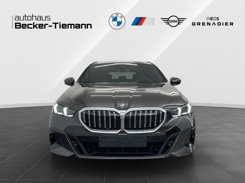 Neu BMW 520 Exclusive 197 PS (144 kW) 2026 Grau Kombi