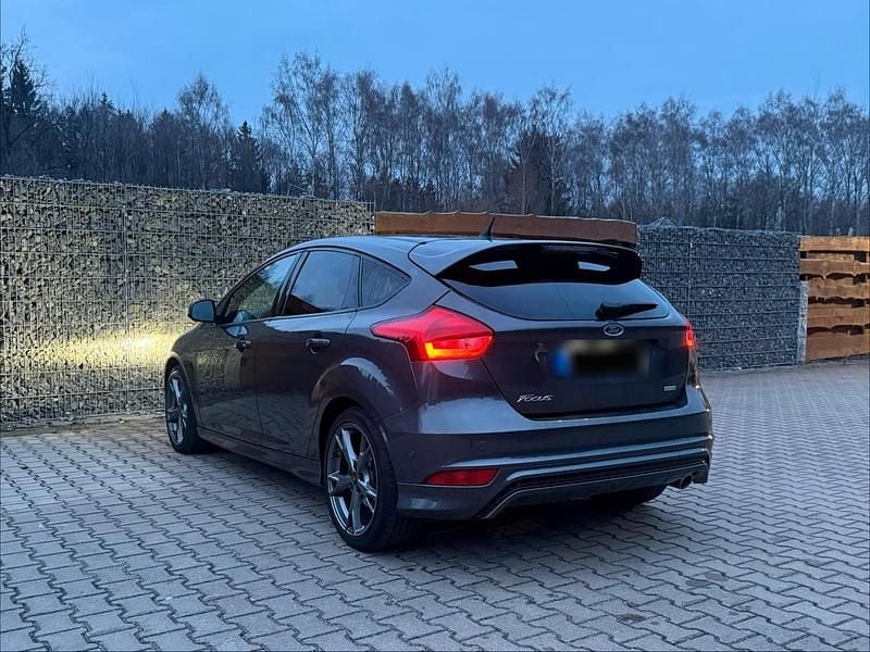 Gebraucht Ford Focus ST-Line 150 PS (110 kW) 2016 Grau Limousine