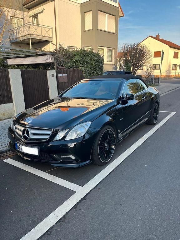 Schwarz Gebraucht 2010 Mercedes E350 Avantgarde Cabrio | 10.350 € (Fairer Preis) - Bild 1/4