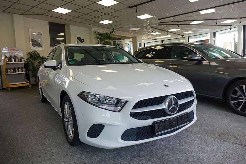 Gebraucht Mercedes A200 163 PS (119 kW) 2024 Weiß Limousine