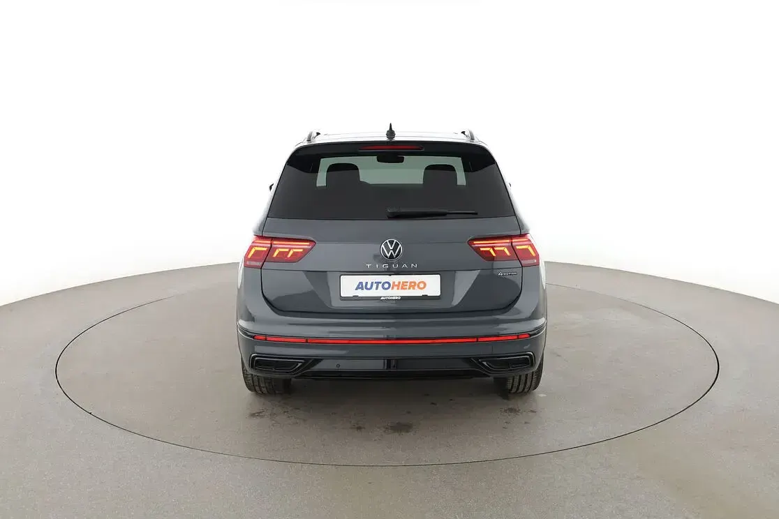Gebraucht VW Tiguan R-line 150 PS (110 kW) 2024 Grau SUV