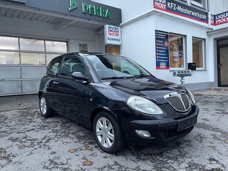 Second-hand Lancia Ypsilon 95 CP (69 kW) 2004 Negru Hatchback
