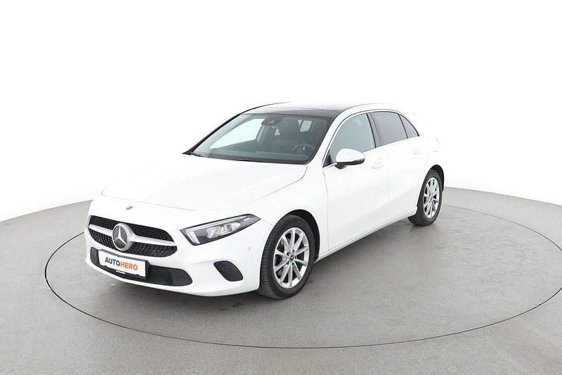 Weiß Gebraucht 2019 Mercedes A180 Progressive Limousine | 23.350 € (Fairer Preis) - Bild 1/3