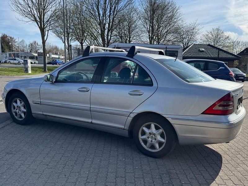 Gebraucht Mercedes C220 Elegance 143 PS (105 kW) 2002 Silber Limousine