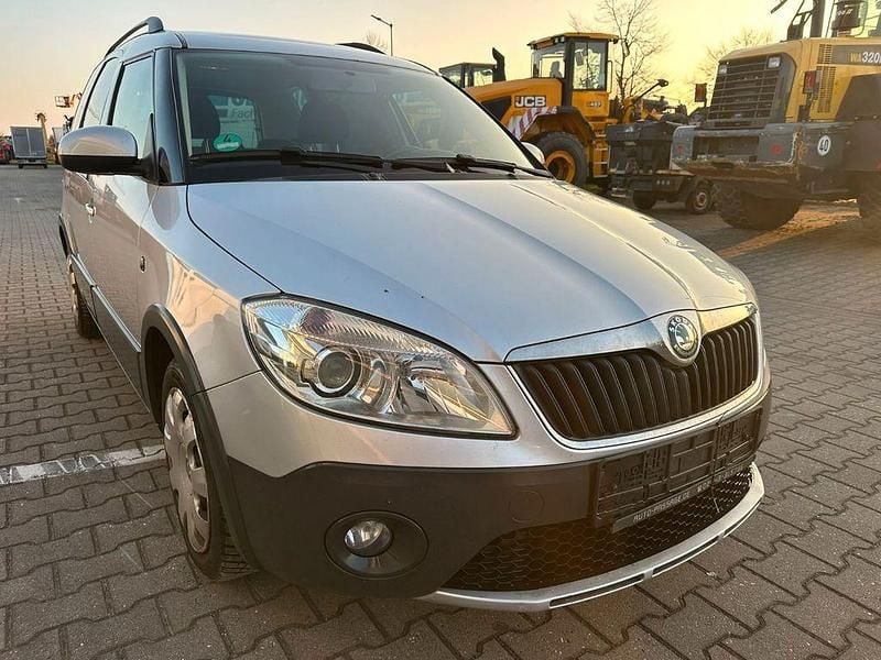 Silber Gebraucht 2012 Skoda Roomster Scout Plus Edition Kombi | 2.690 € (Guter Preis) - Bild 1/4