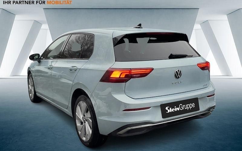 Neu VW Golf VIII Life 116 PS (85 kW) 2026 Blau Limousine