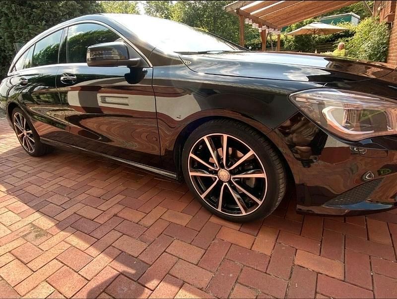 Schwarz Gebraucht 2015 Mercedes CLA220 Limousine | 12.000 € (Guter Preis) - Bild 1/4