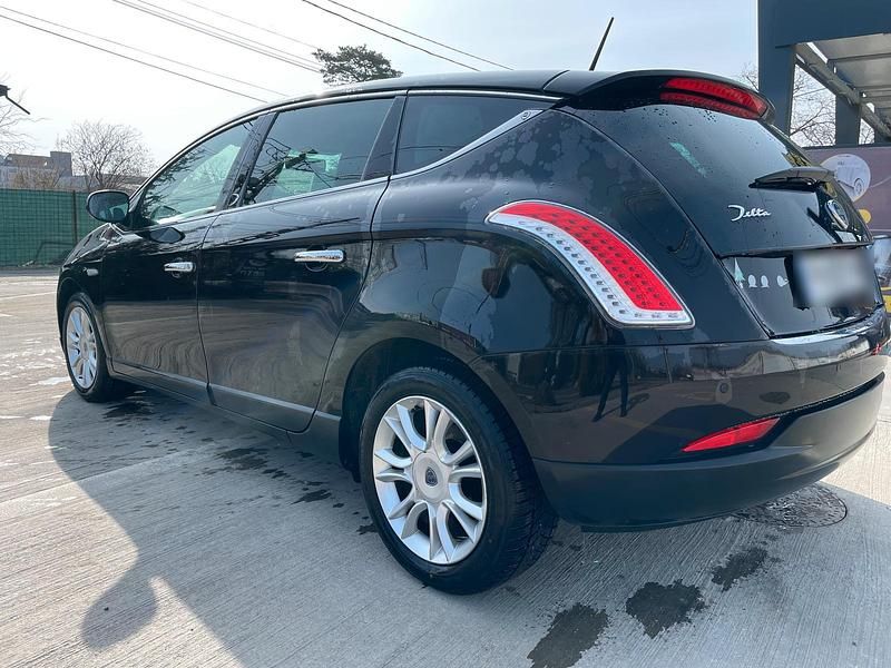 Gebraucht Lancia Delta 120 PS (88 kW) 2013 Schwarz Kleinwagen
