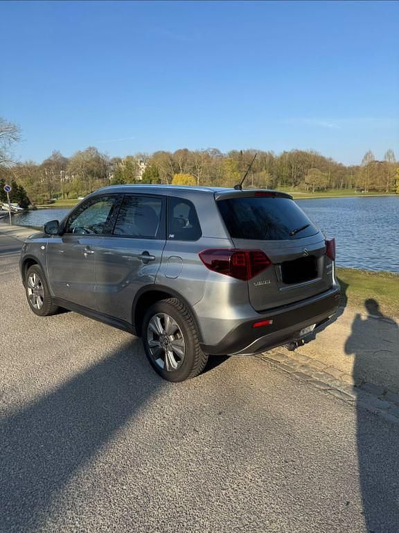 Gebraucht Suzuki Vitara 129 PS (94 kW) 2023 Grau SUV