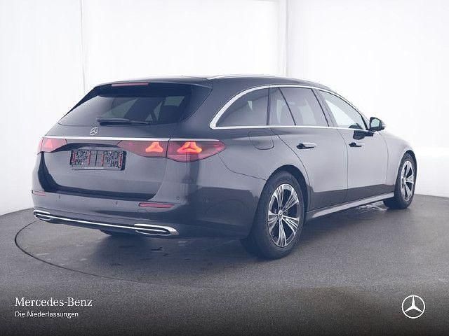 Grau Gebraucht 2024 Mercedes E220 Avantgarde Limousine | 43.990 € (Superpreis) - Bild 1/4
