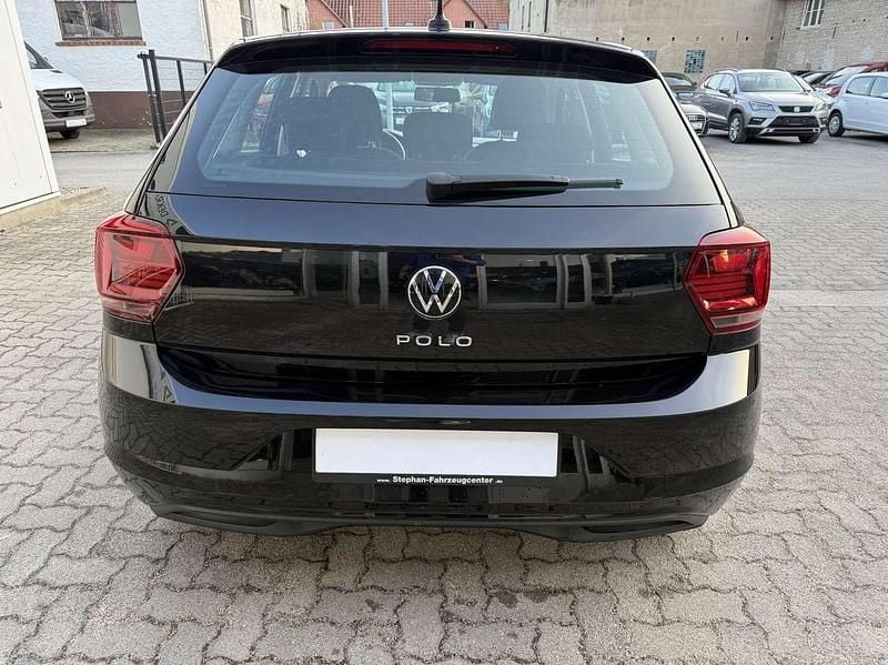 Gebraucht VW Polo Active 95 PS (69 kW) 2021 Deep black perleffekt Kleinwagen