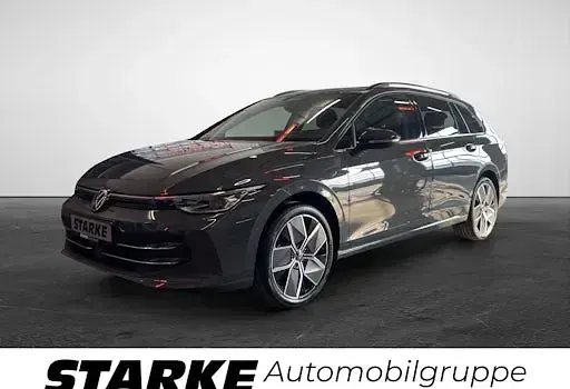 Neu VW Golf VIII Style 150 PS (110 kW) 2025 Delfingrau metallic Kombi