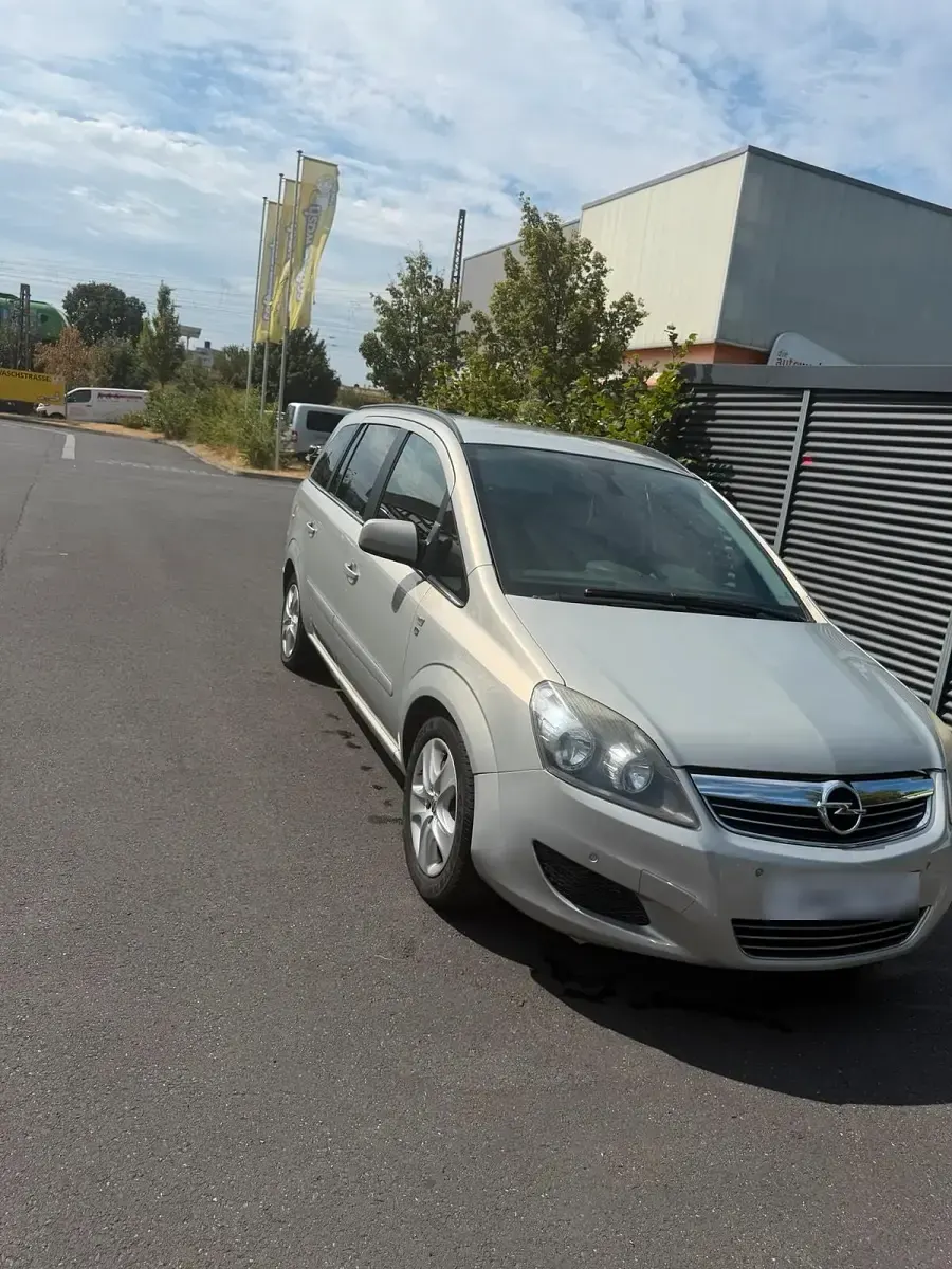 Gebraucht Opel Zafira 143 PS (105 kW) 2011 Grau Van / Kleinbus