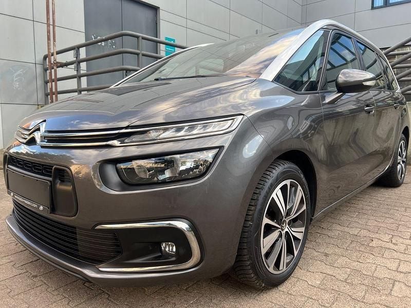 Grau Gebraucht 2017 Citroën Grand C4 Picasso Van / Kleinbus | 11.480 € (Guter Preis) - Bild 1/4