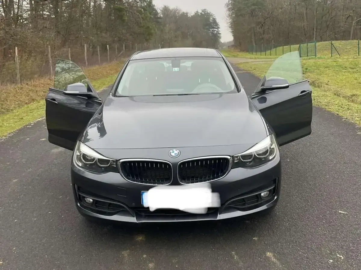 Gebraucht BMW 318 Advantage 150 PS (110 kW) 2017 Grau Limousine