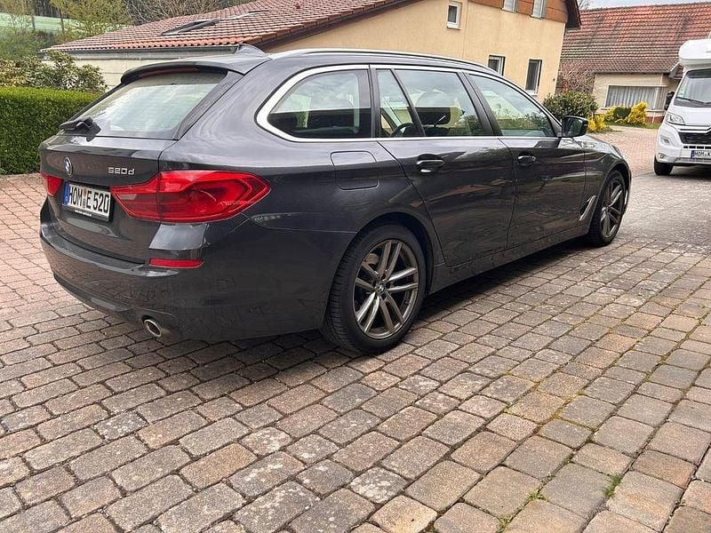 Second-hand BMW 520 Sport Line 190 CP (139 kW) 2018 Gri Break