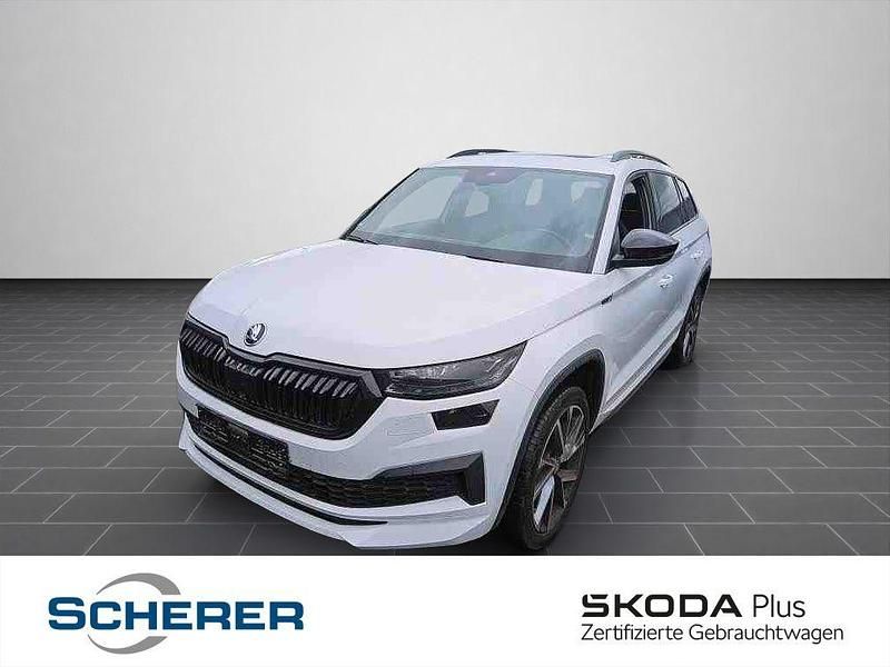 Moonweiß perleffekt (metallic) Gebraucht 2022 Skoda Kodiaq SportLine SUV | 40.690 € (Fairer Preis) - Bild 1/4