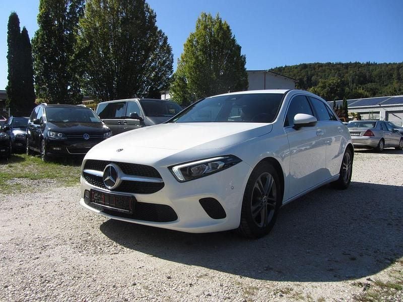 Weiß Gebraucht 2019 Mercedes A180 Limousine | 17.900 € (Guter Preis) - Bild 1/4