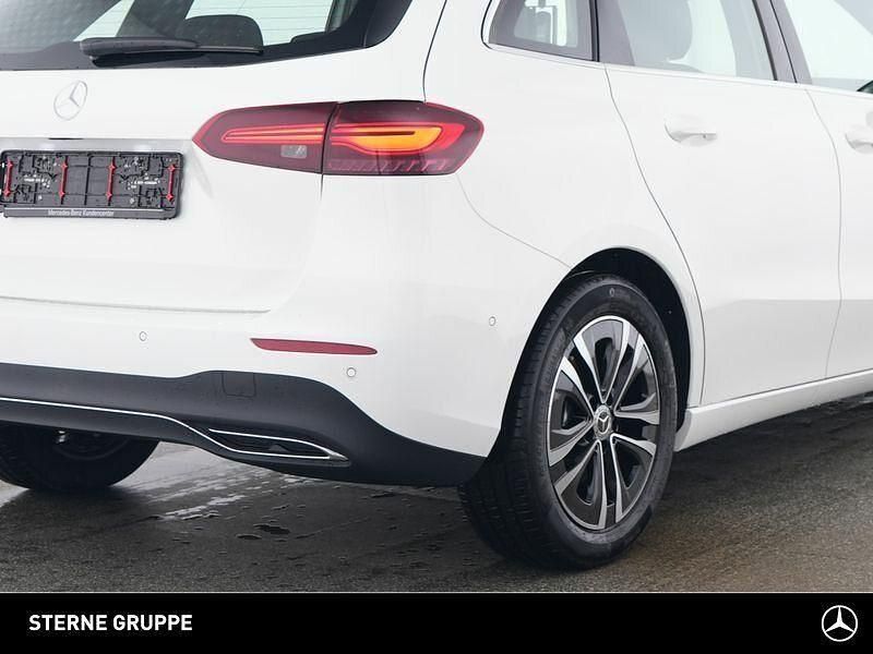 Gebraucht Mercedes B200 Progressive 163 PS (119 kW) 2025 Unilack polarweiß Van / Kleinbus