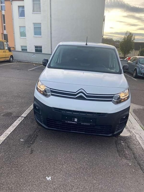 Weiß Gebraucht 2022 Citroën Berlingo Van | 14.199 € (Guter Preis) - Bild 1/4