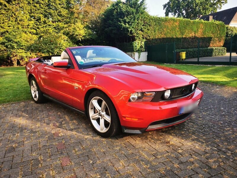 Rot Gebraucht 2010 Ford Mustang GT Cabrio | 26.000 € (Teuer) - Bild 1/4