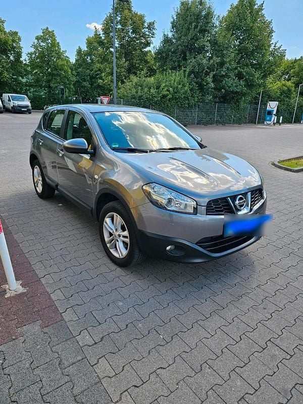 Gebraucht Nissan Qashqai Acenta 141 PS (103 kW) 2013 Grau SUV
