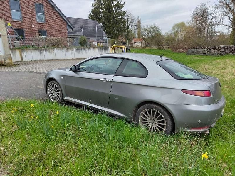 Gebraucht Alfa Romeo GT Distinctive 166 PS (122 kW) 2004 Silber Coupé