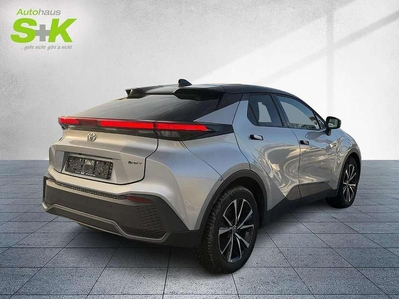 Gebraucht Toyota C-HR Team 197 PS (144 kW) 2024 Shimmering silver metallic / dach schwarz (schwarz) SUV