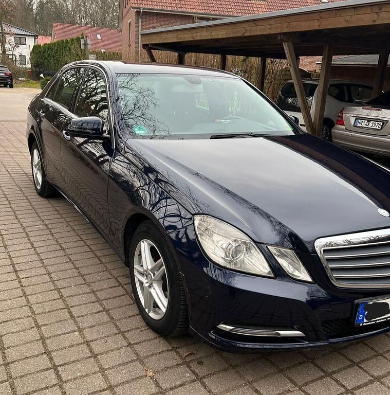 Gebraucht Mercedes E200 136 PS (100 kW) 2012 Blau Limousine