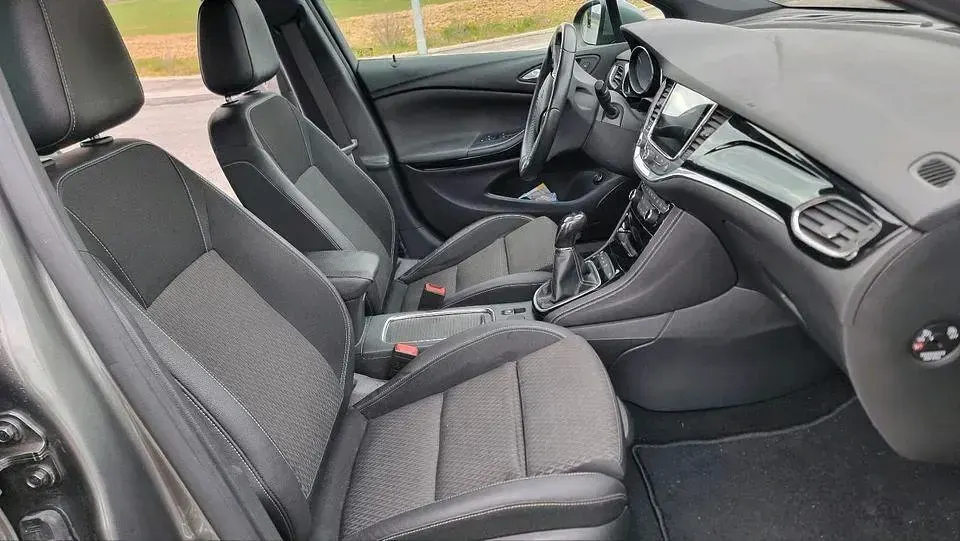 Gebraucht Opel Astra Innovation 160 PS (117 kW) 2017 Grau Kombi