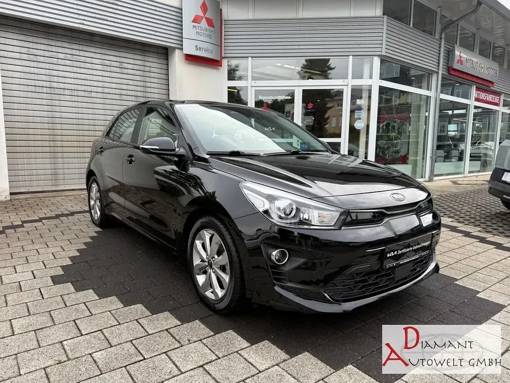 Używany Kia Rio Vision 101 KM (74 kW) 2021 Czarny Sedan/Limuzyna