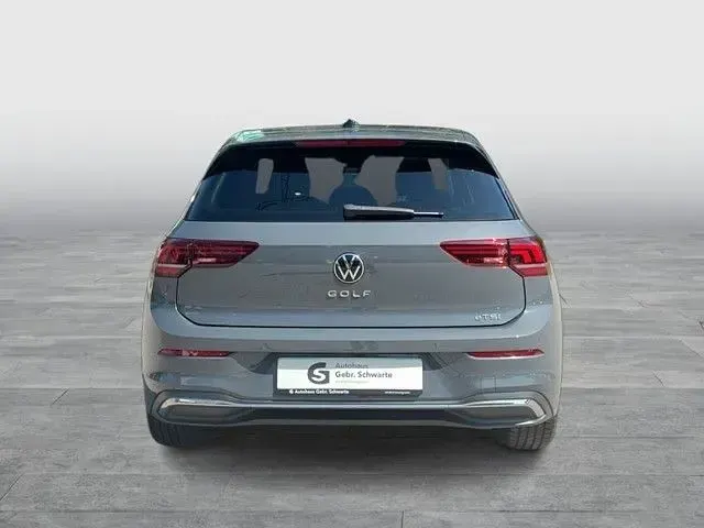 Gebraucht VW Golf VIII Style 150 PS (110 kW) 2024 Grau Limousine