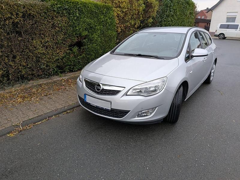 Silber Gebraucht 2012 Opel Astra Kombi | 4.900 € (Fairer Preis) - Bild 1/4