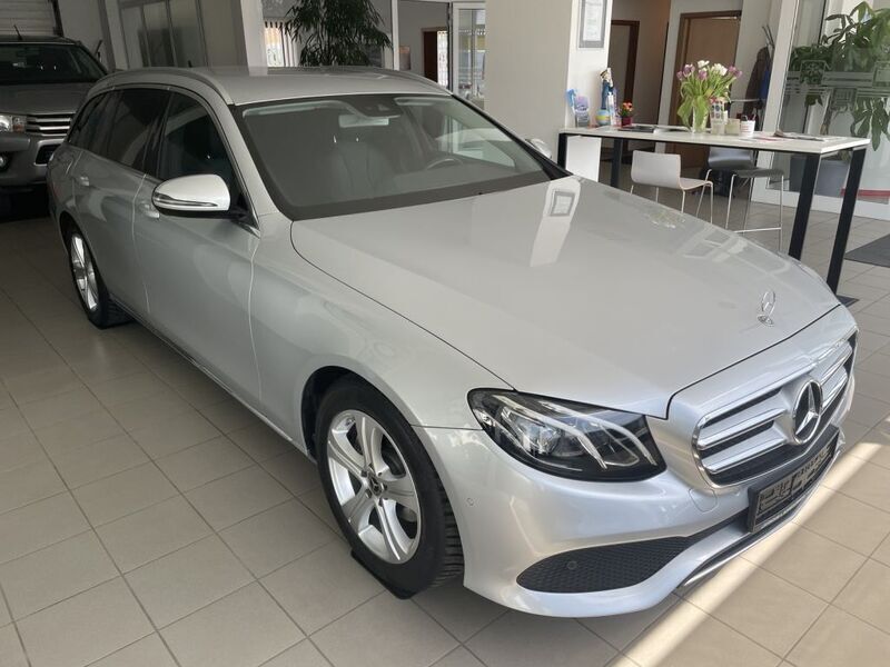 Iridiumslber (metallic) Gebraucht 2018 Mercedes E220 Avantgarde Kombi | 26.490 € (Fairer Preis) - Bild 1/4